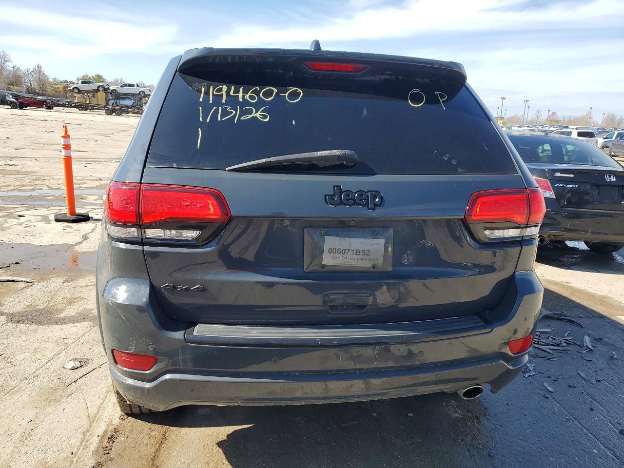 2018 JEEP GRAND CHEROKEE LAREDO photo 11