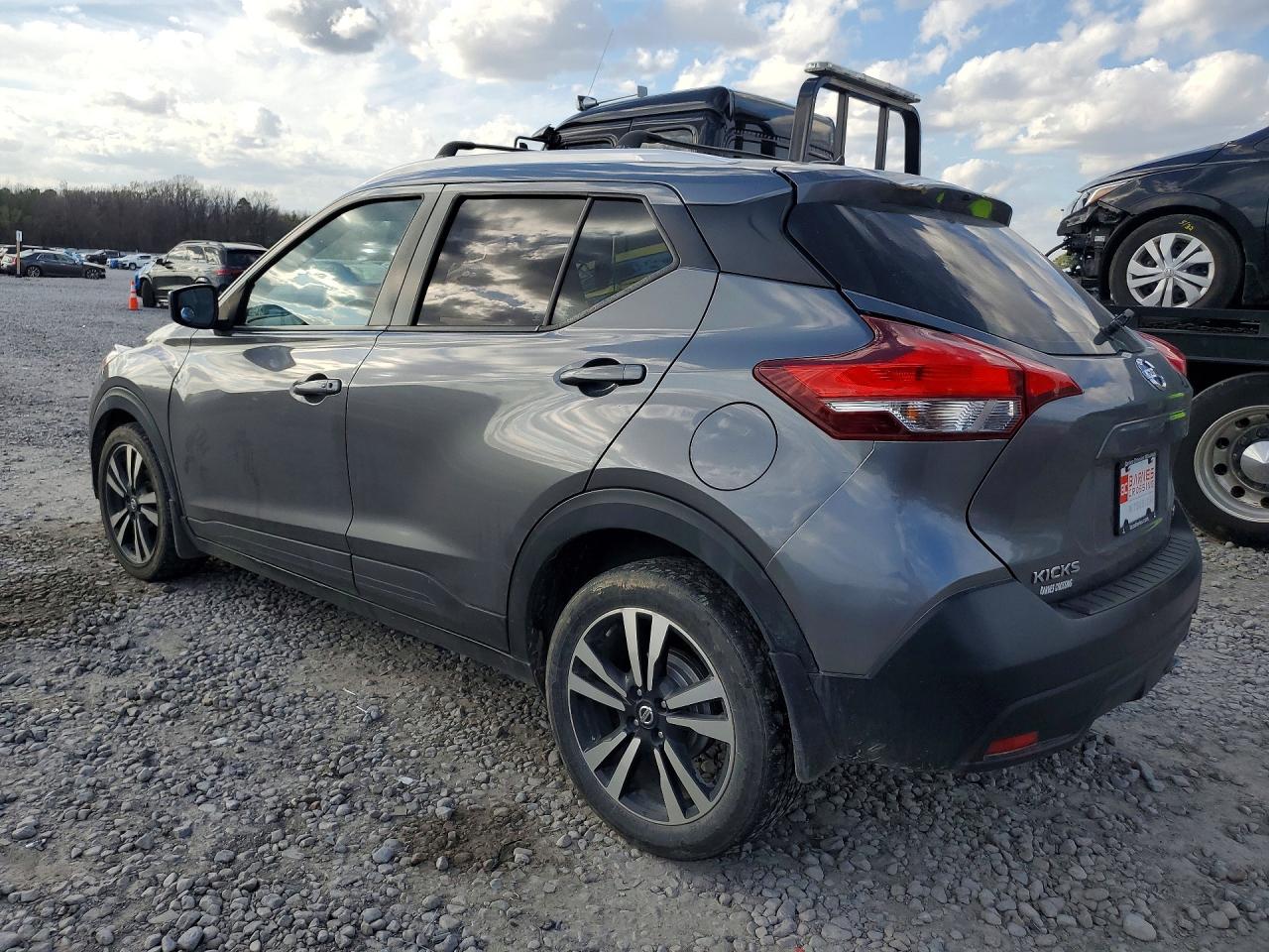 2019 NISSAN KICKS SV photo 2