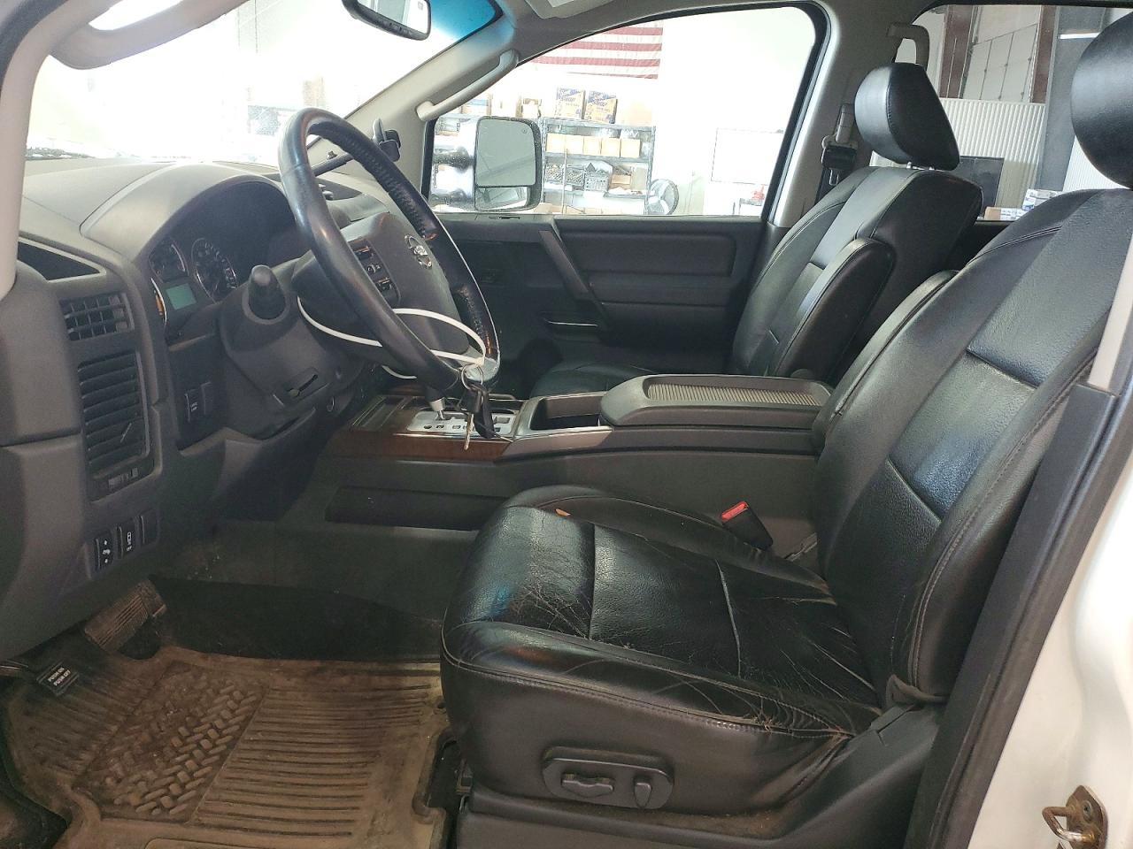 2010 NISSAN TITAN SE photo 7