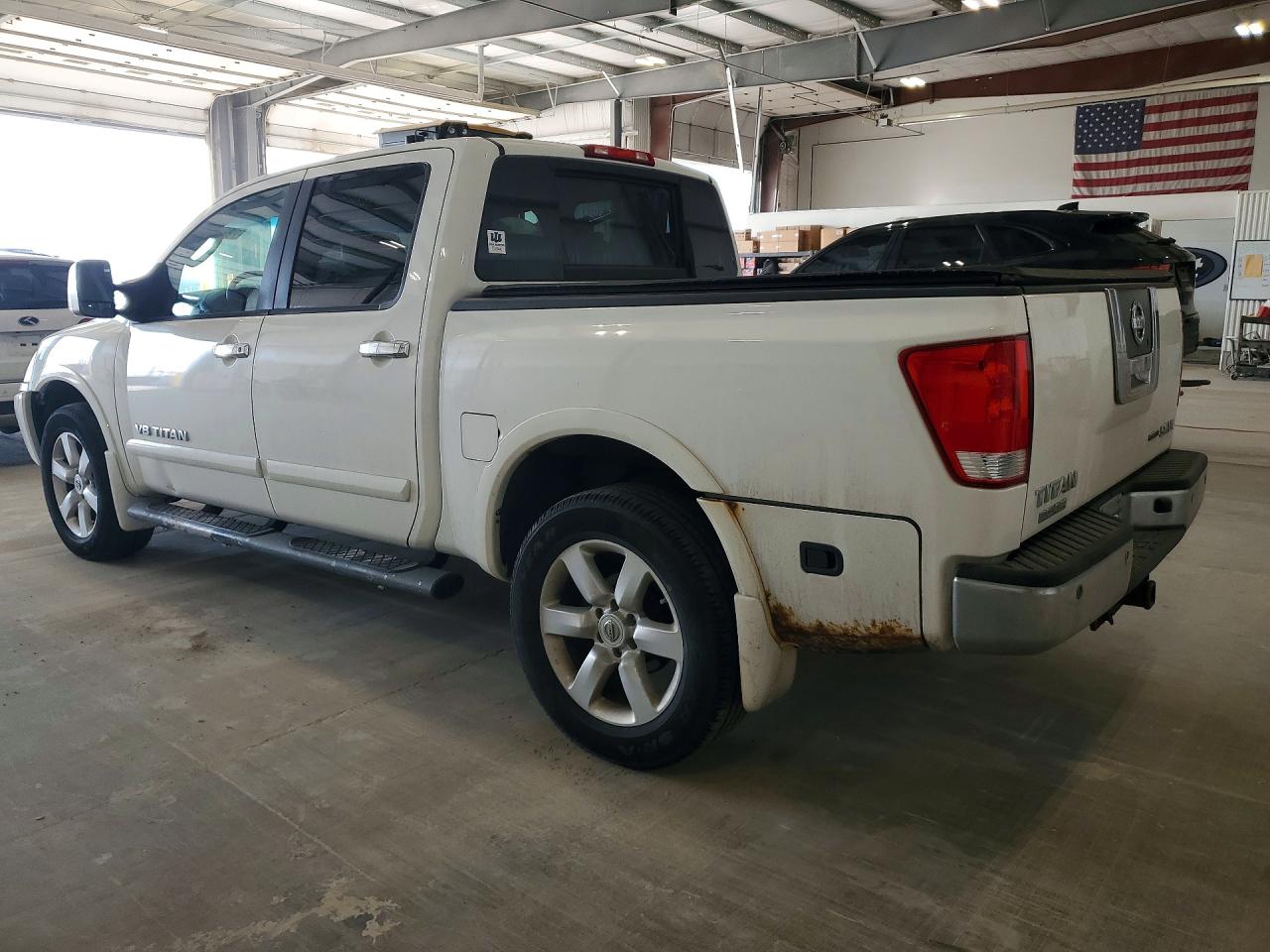2010 NISSAN TITAN SE photo 2