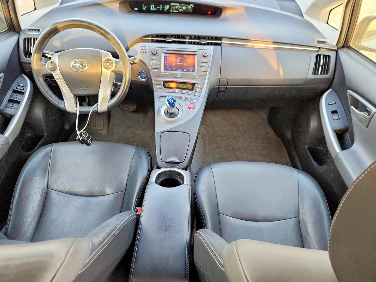 2015 TOYOTA PRIUS FIVE photo 8
