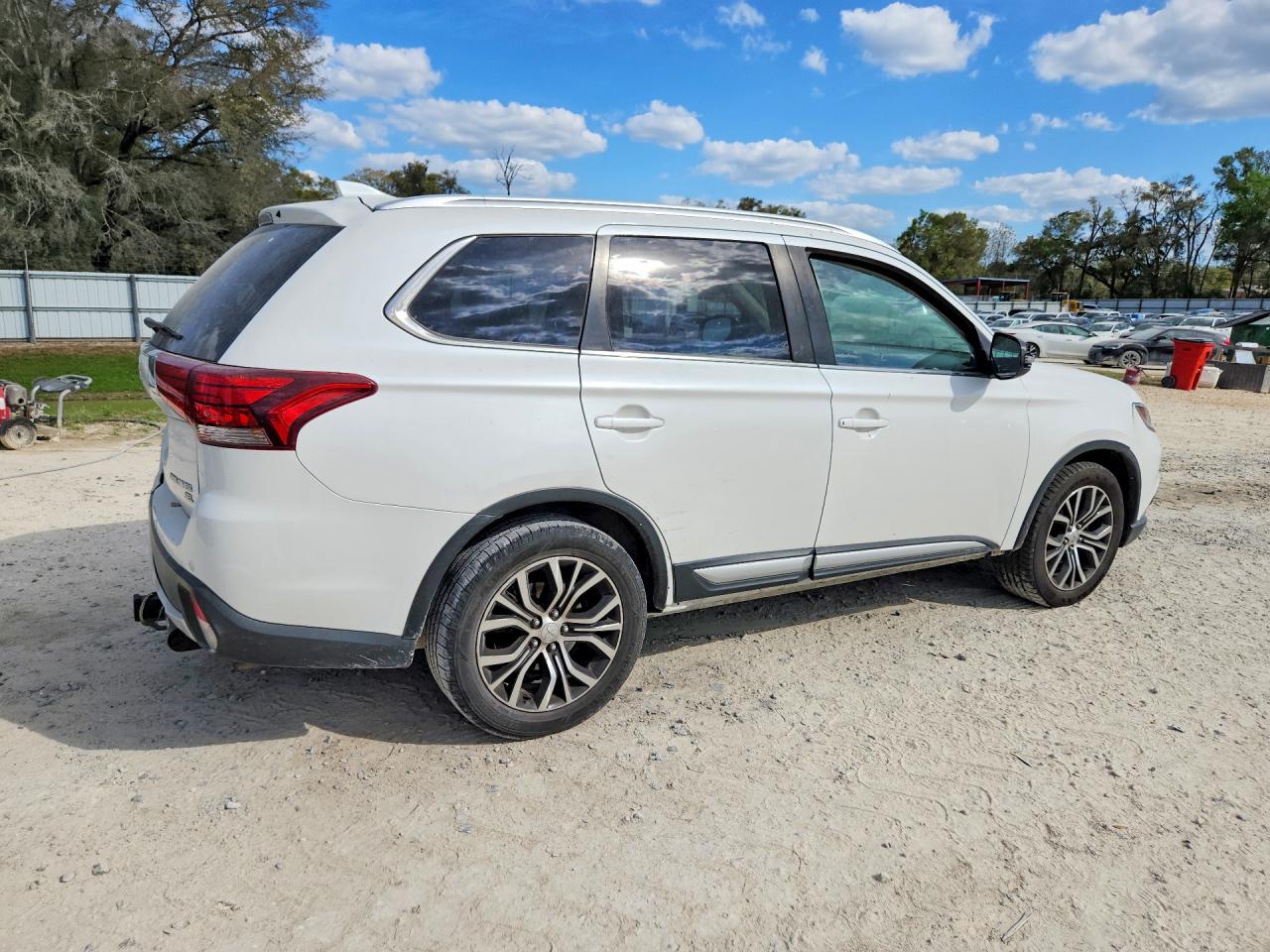 2017 MITSUBISHI OUTLANDER SE photo 5