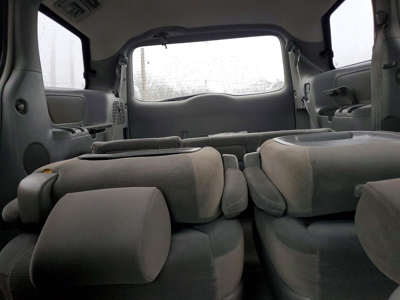 2004 TOYOTA SIENNA LE 7 PASSENGER photo 10