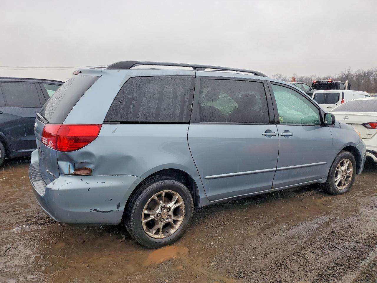 2004 TOYOTA SIENNA LE 7 PASSENGER photo 3