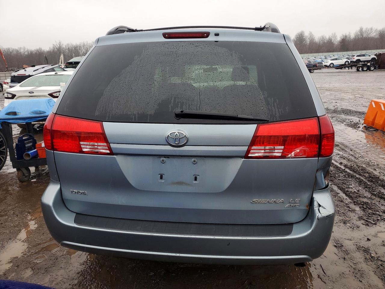 2004 TOYOTA SIENNA LE 7 PASSENGER photo 6