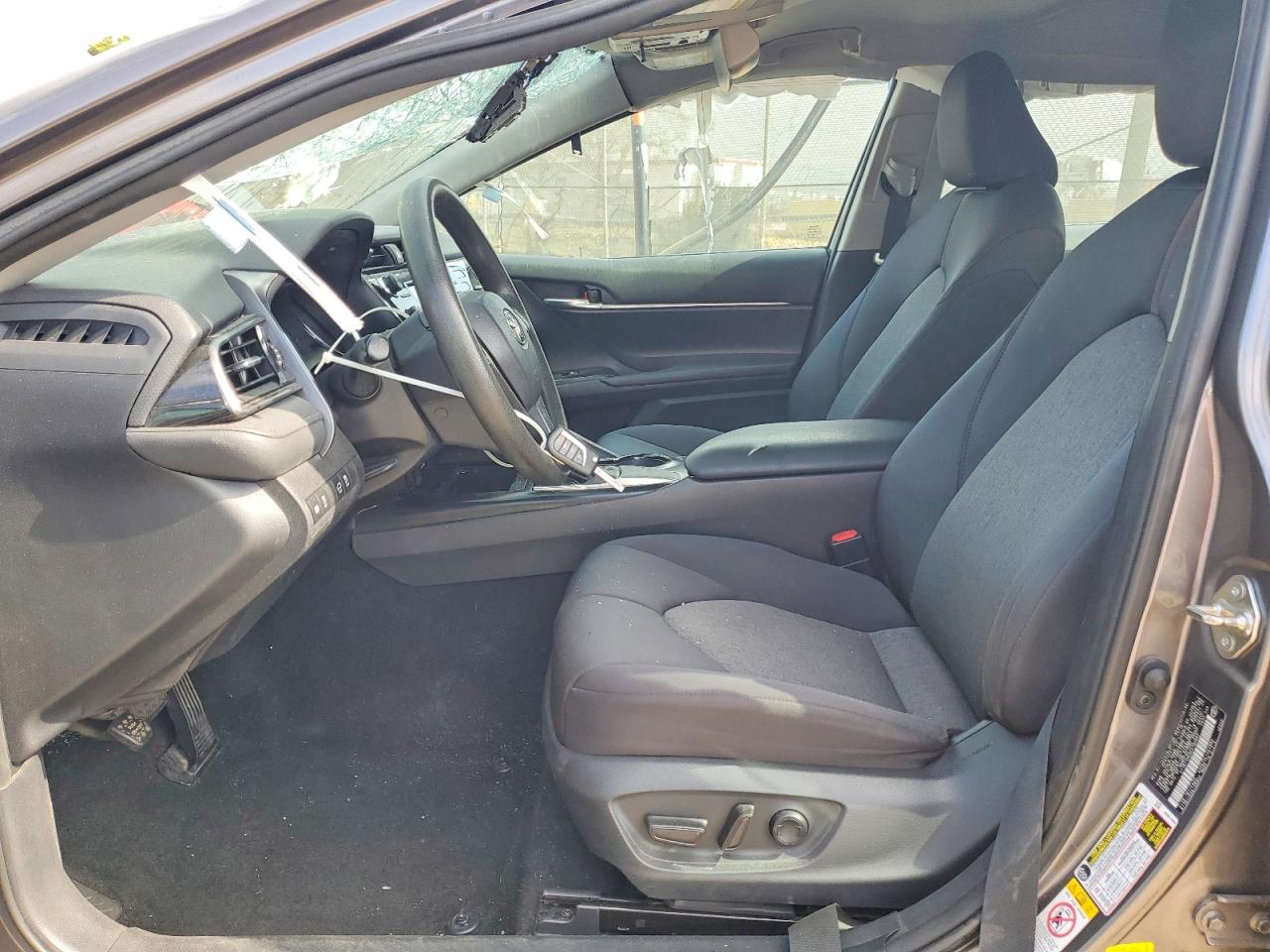 2019 TOYOTA CAMRY LE photo 19