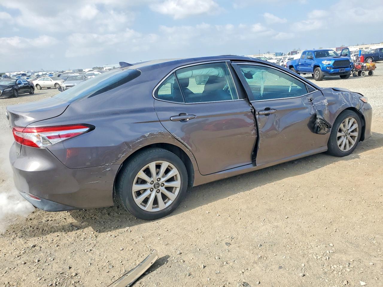 2019 TOYOTA CAMRY LE photo 7