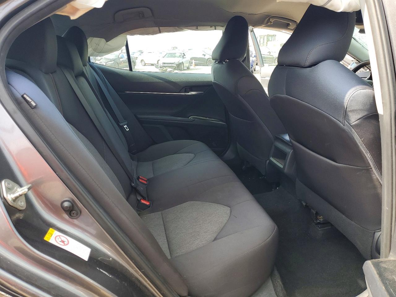 2019 TOYOTA CAMRY LE photo 28