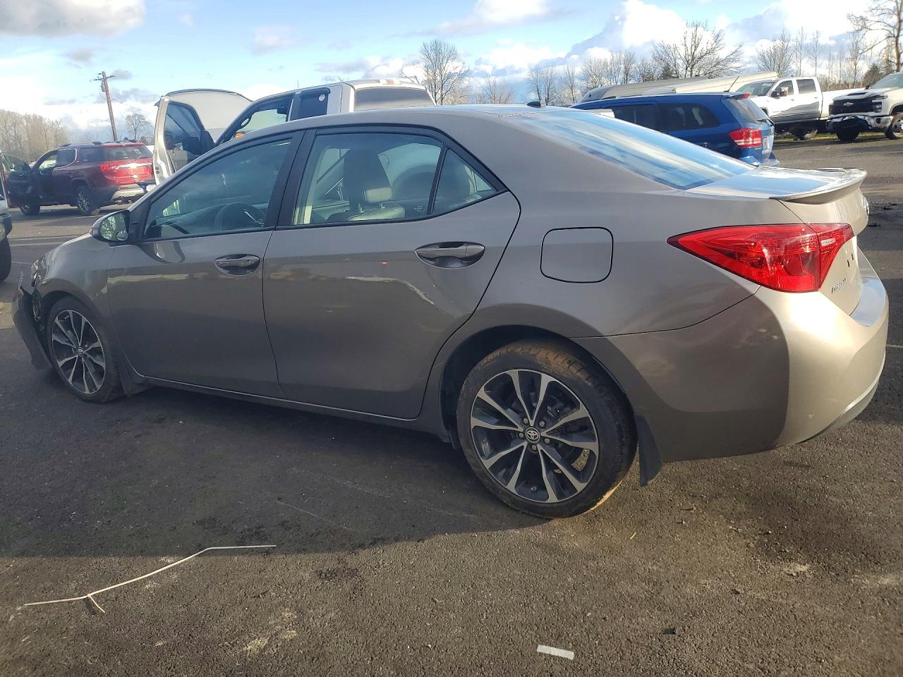 2018 TOYOTA COROLLA XSE photo 3