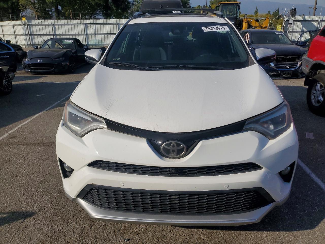 2016 TOYOTA RAV4 SE photo 9
