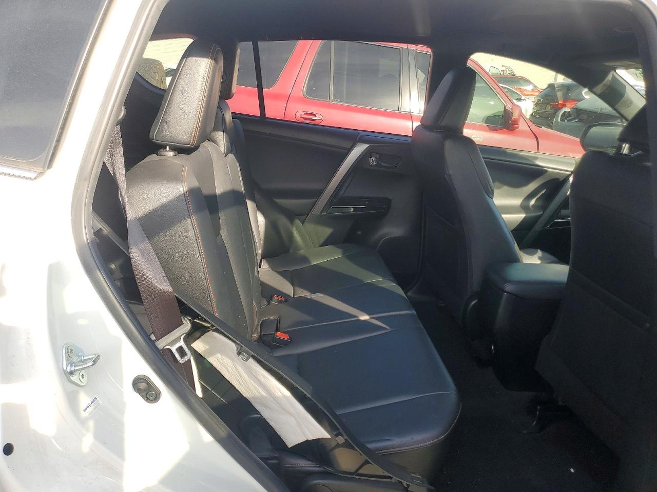 2016 TOYOTA RAV4 SE photo 21