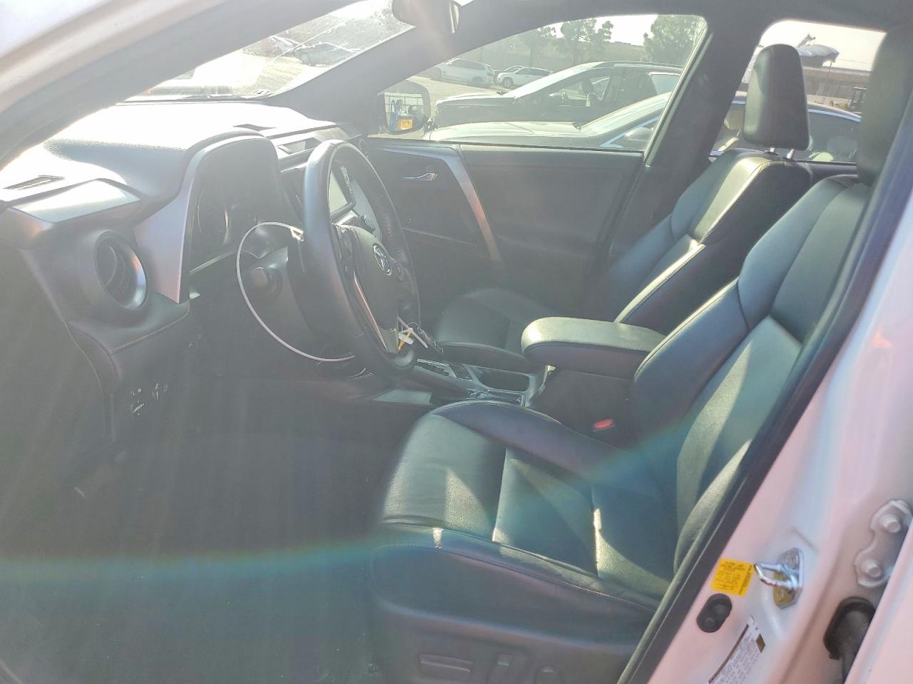 2016 TOYOTA RAV4 SE photo 13