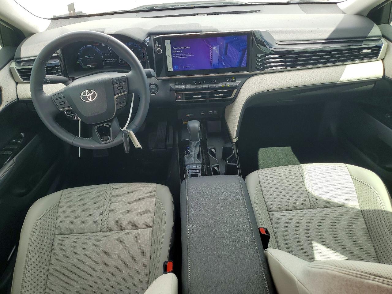 2025 TOYOTA CAMRY XLE photo 15