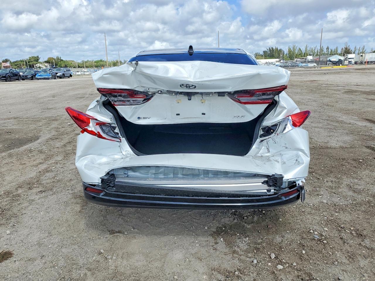 2025 TOYOTA CAMRY XLE photo 11