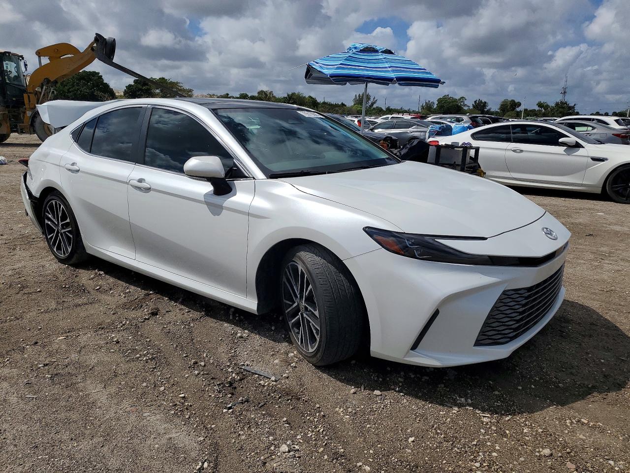 2025 TOYOTA CAMRY XLE photo 7