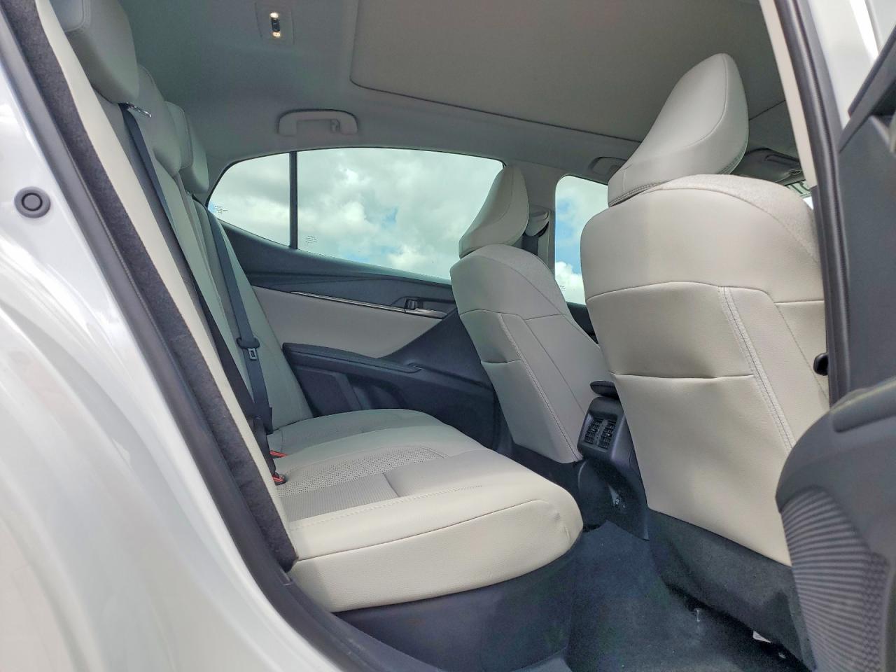 2025 TOYOTA CAMRY XLE photo 19