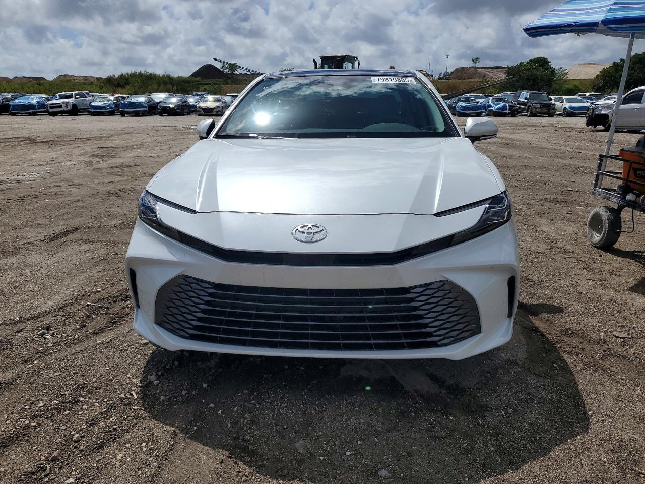 2025 TOYOTA CAMRY XLE photo 9