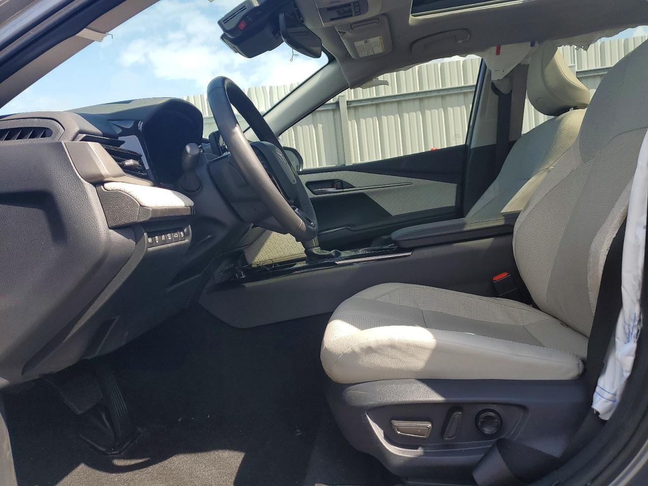 2025 TOYOTA CAMRY XLE photo 7