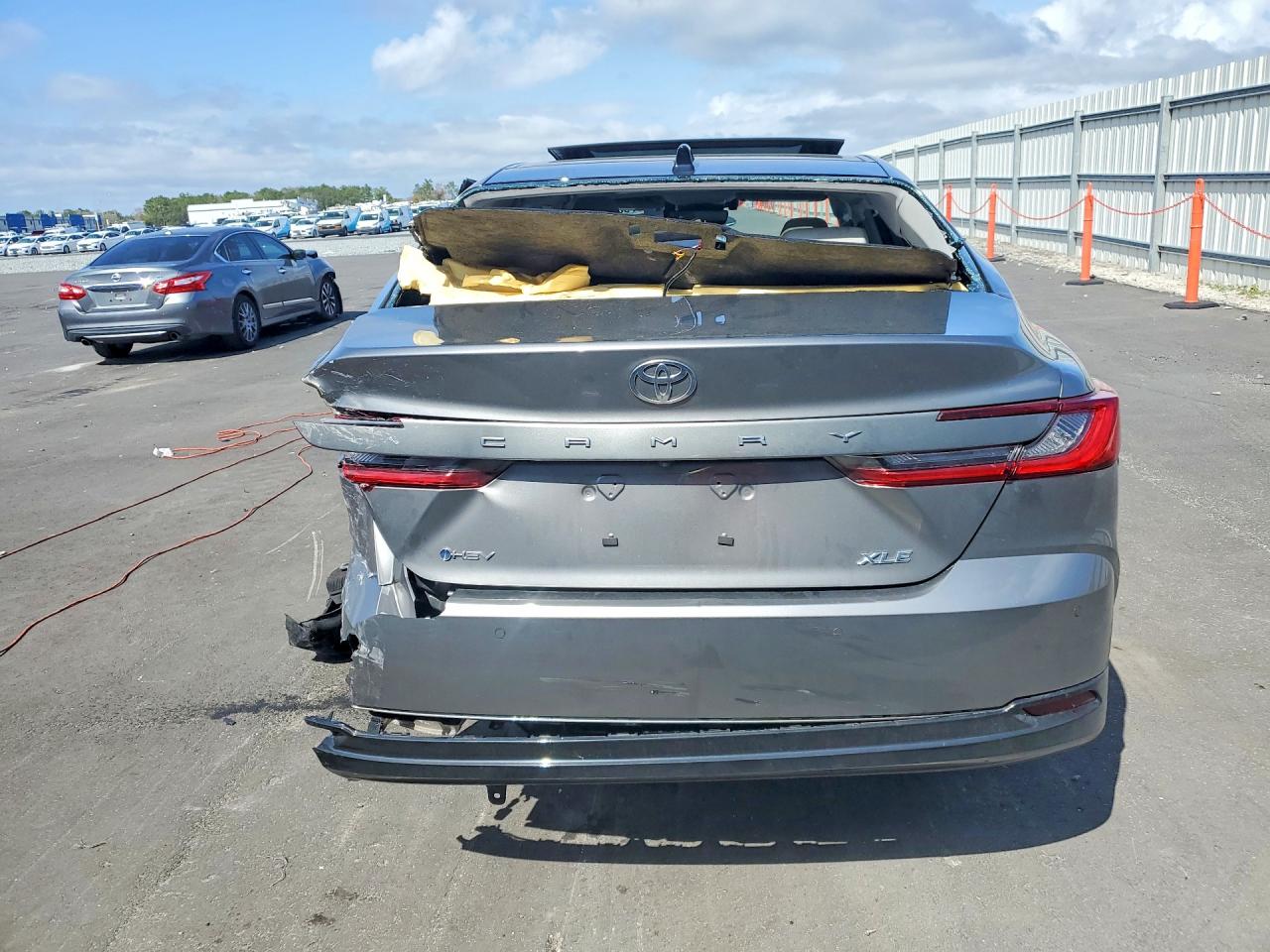 2025 TOYOTA CAMRY XLE photo 6