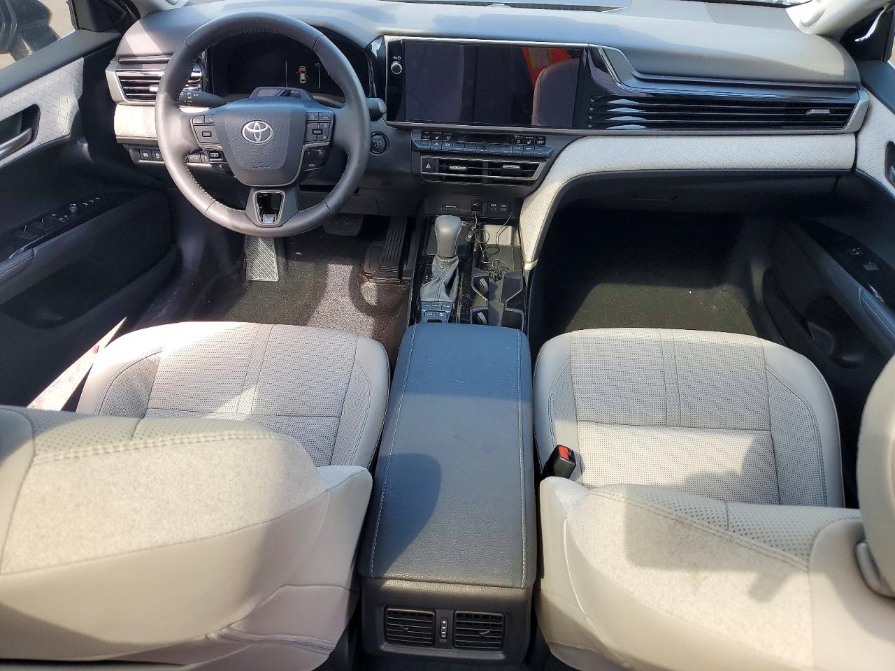 2025 TOYOTA CAMRY XLE photo 8