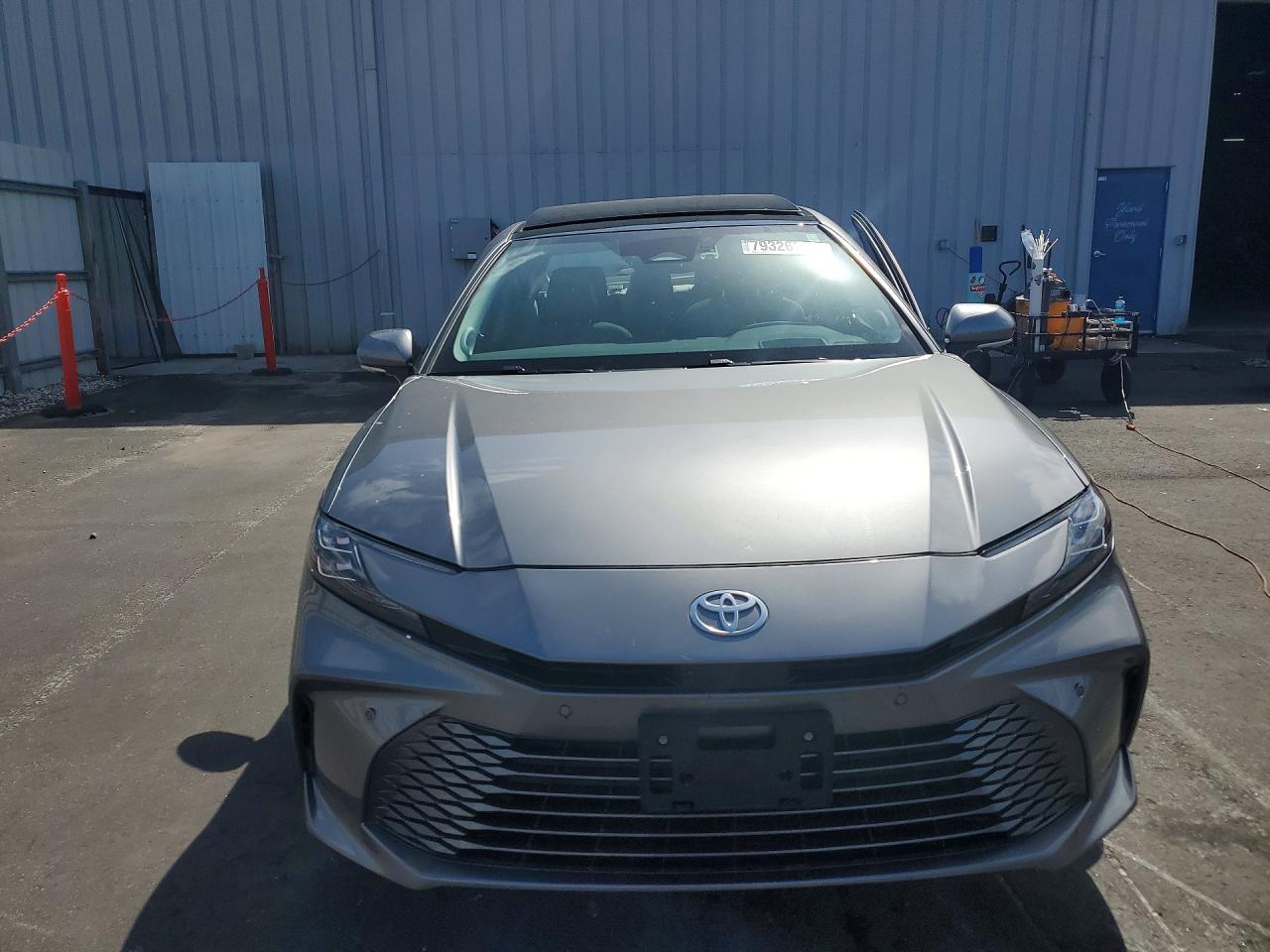 2025 TOYOTA CAMRY XLE photo 5