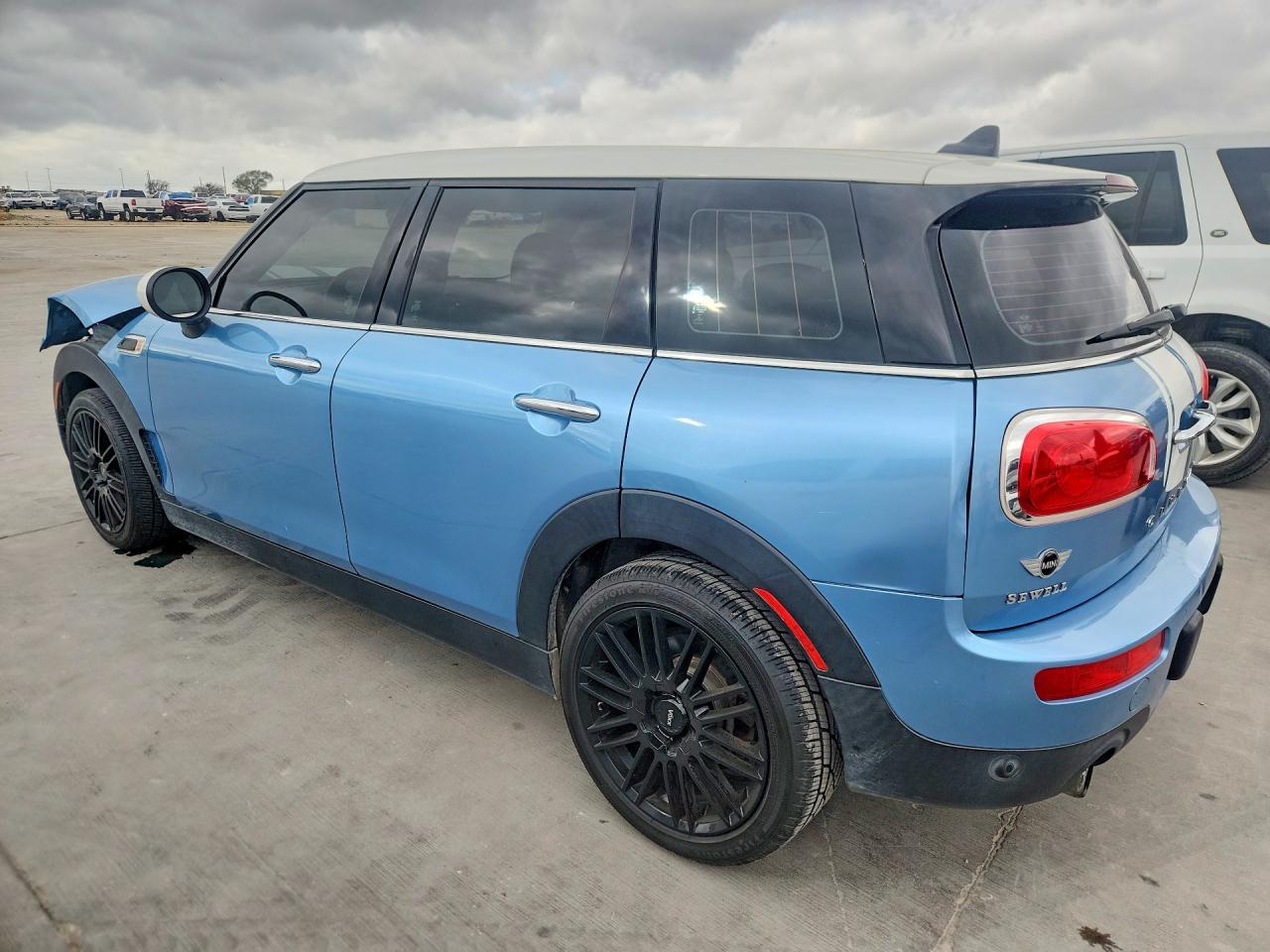 2017 MINI COOPER CLUBMAN photo 2
