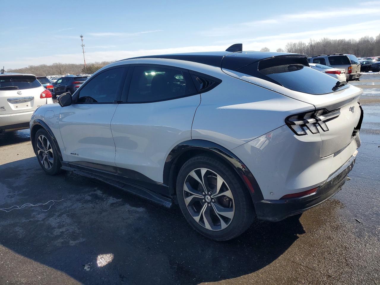 2022 FORD MUSTANG MACH-E PREMIUM photo 4