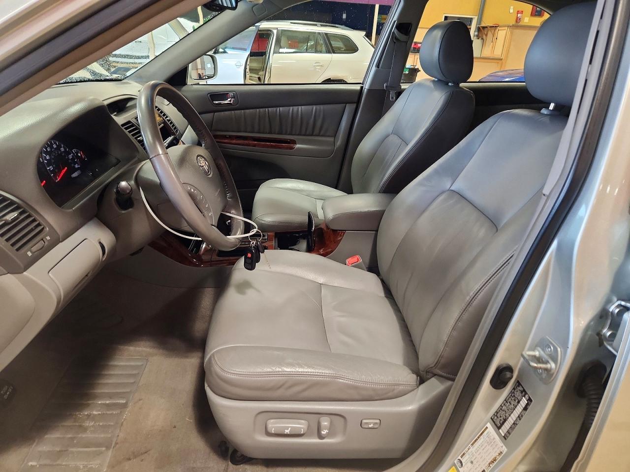2006 TOYOTA CAMRY XLE V6 photo 13