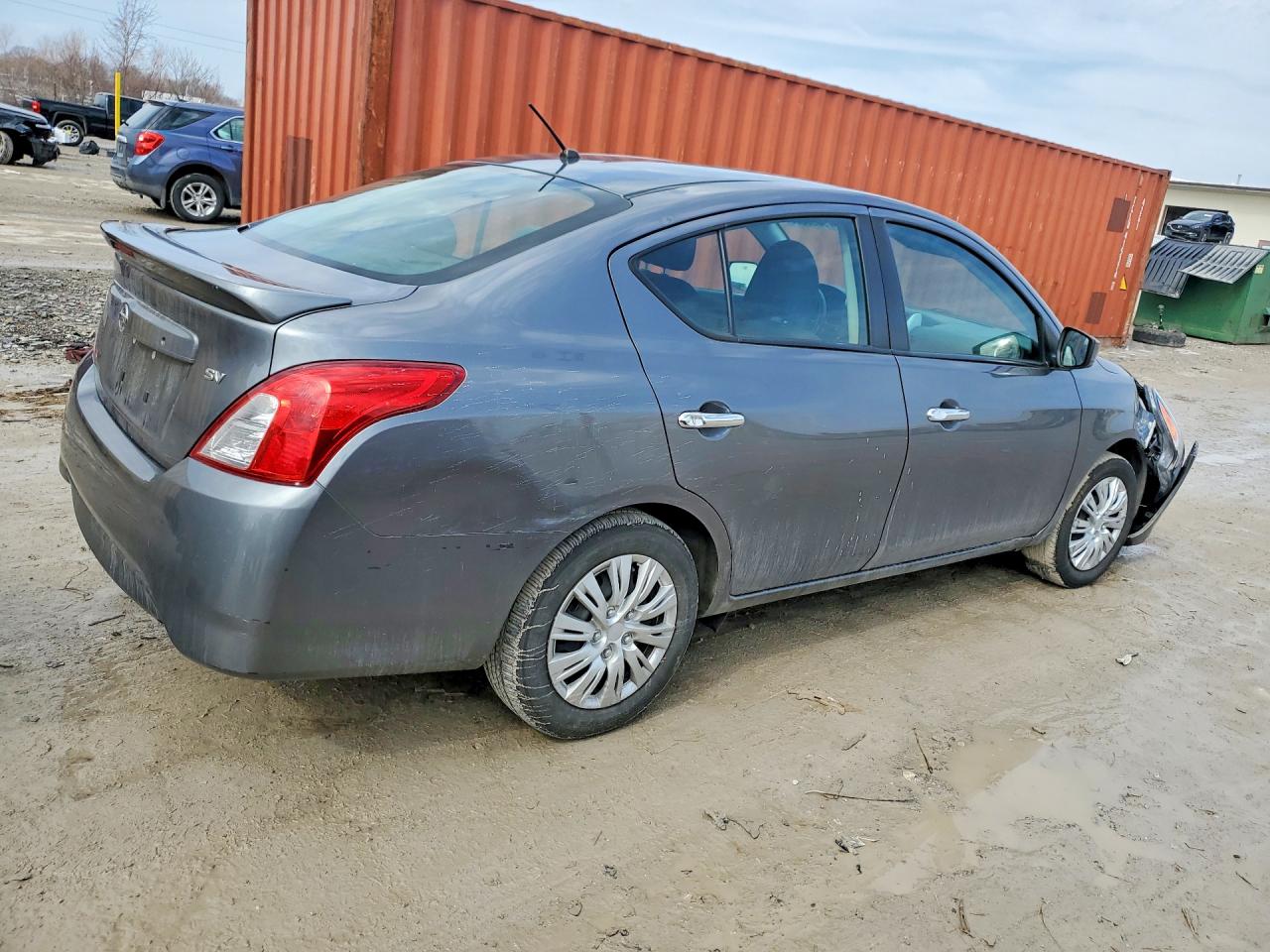 2019 NISSAN VERSA SV photo 3