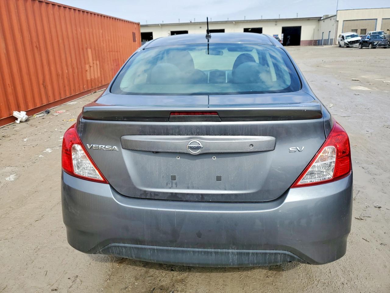 2019 NISSAN VERSA SV photo 6