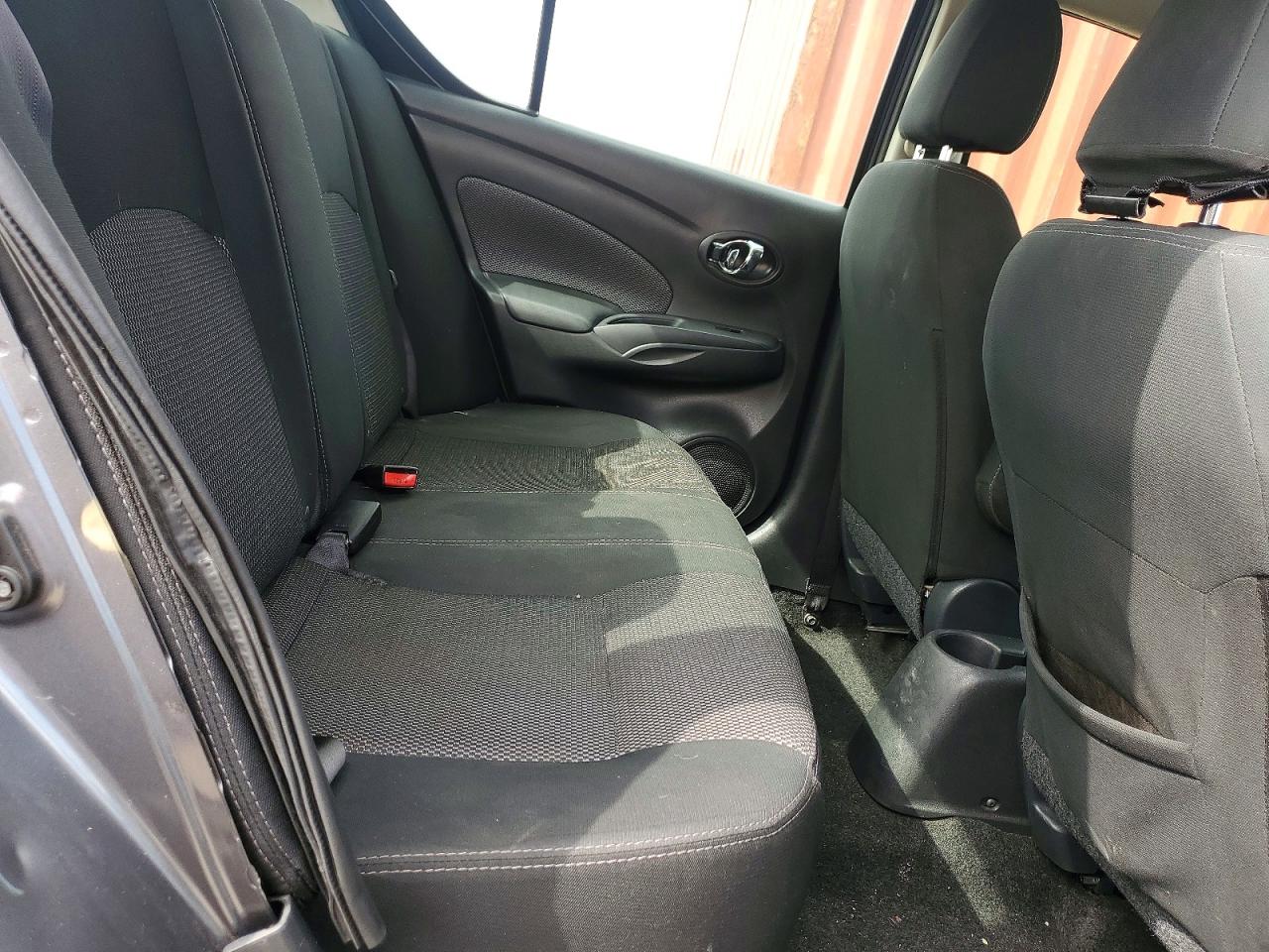 2019 NISSAN VERSA SV photo 10
