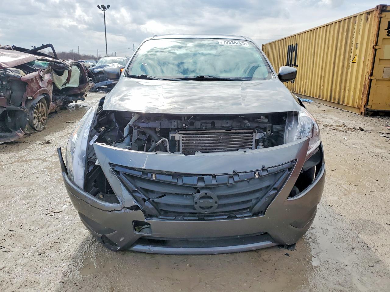 2019 NISSAN VERSA SV photo 5