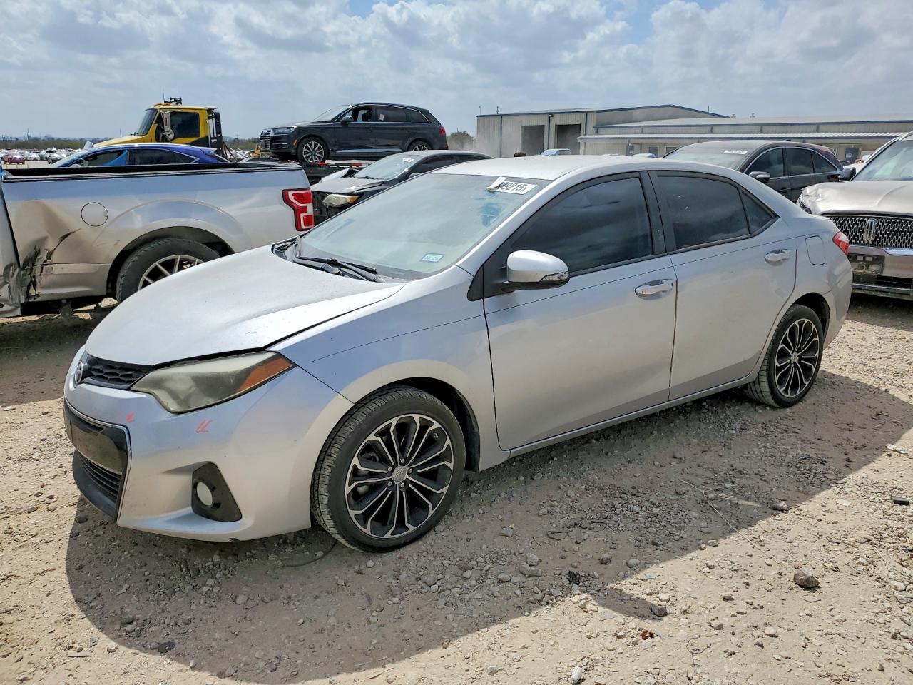 2015 TOYOTA COROLLA
