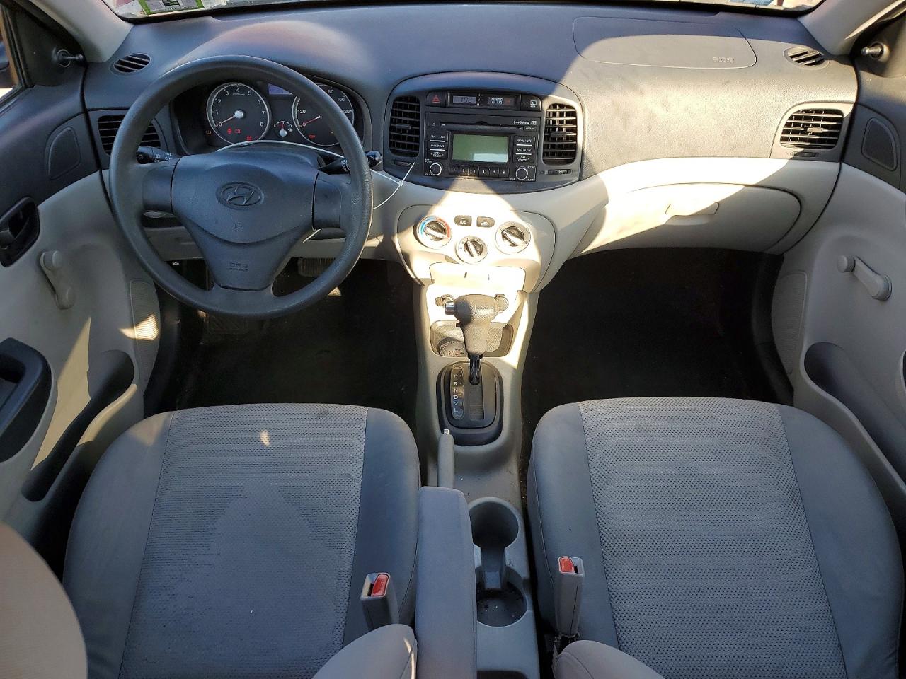 2010 HYUNDAI ACCENT photo 22