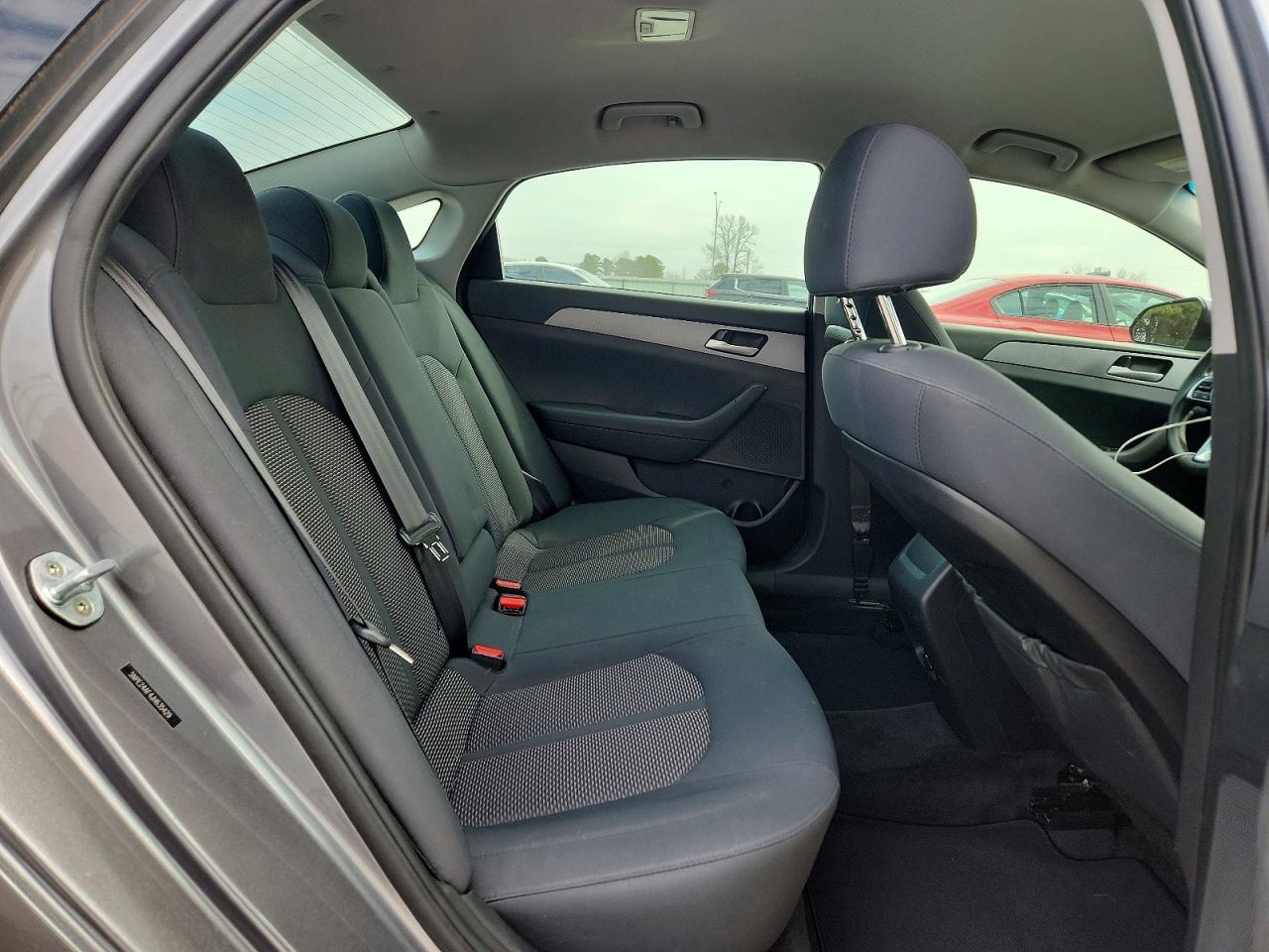 2018 HYUNDAI SONATA SE photo 10