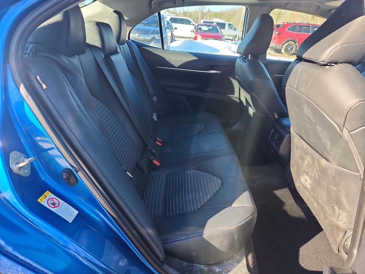 2019 TOYOTA CAMRY SE photo 19