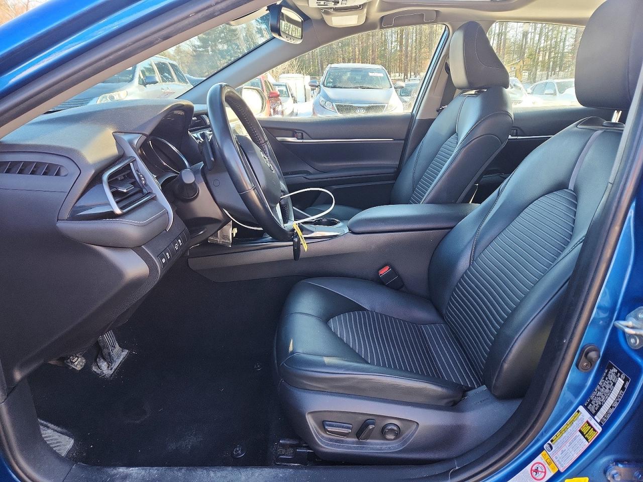 2019 TOYOTA CAMRY SE photo 13