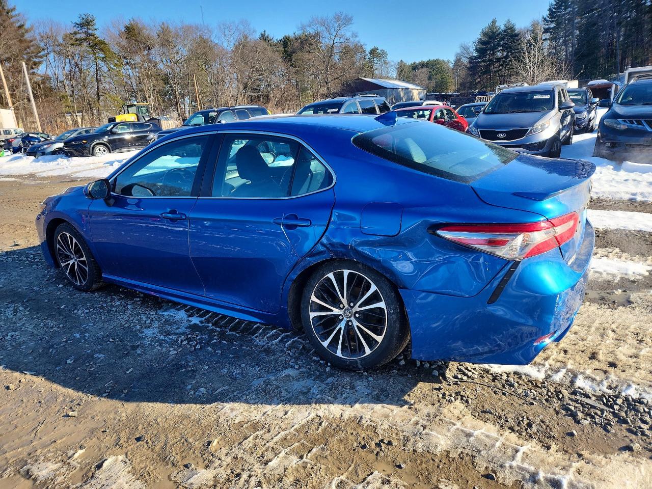 2019 TOYOTA CAMRY SE photo 3