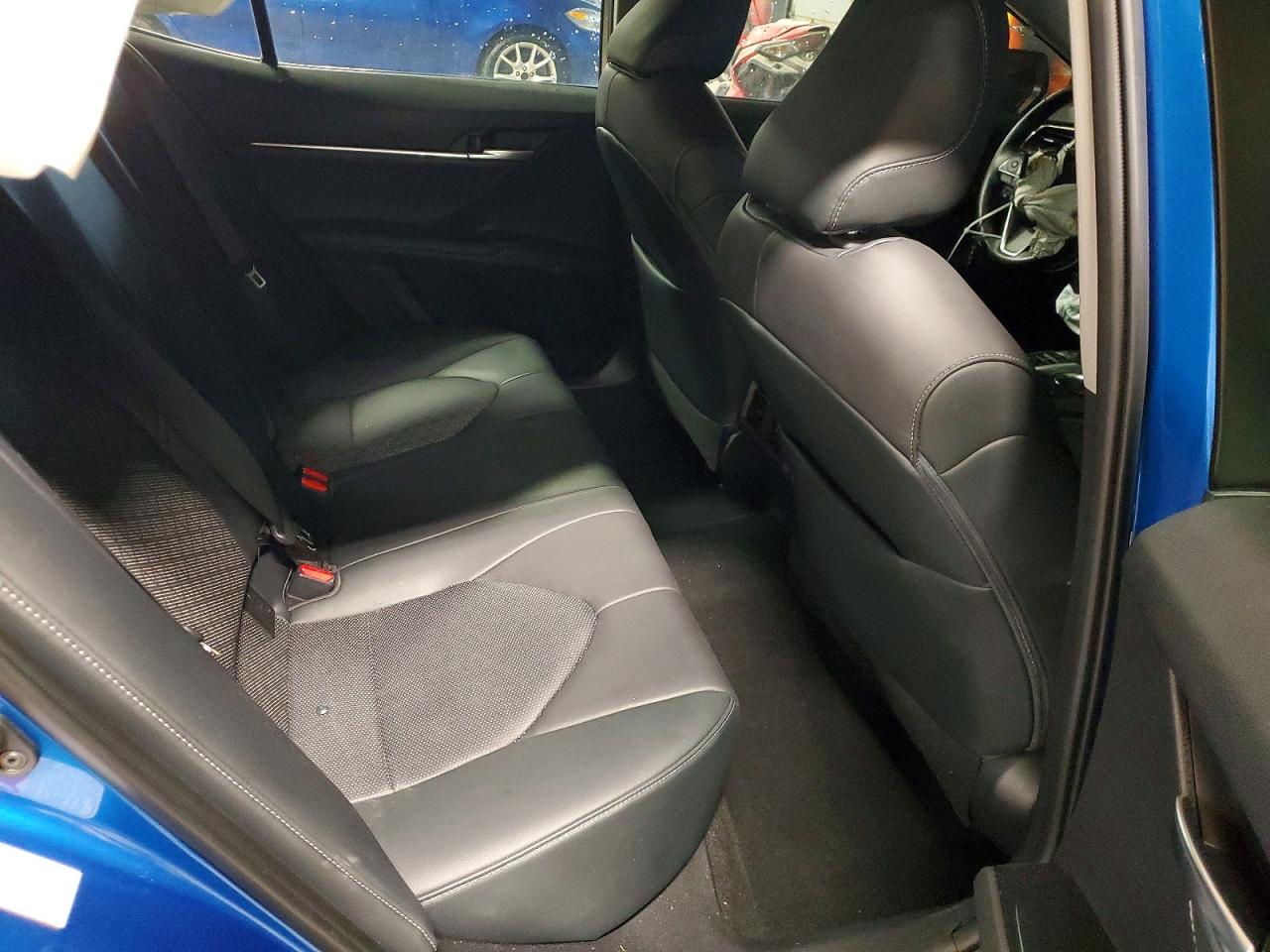 2018 TOYOTA CAMRY XSE photo 19