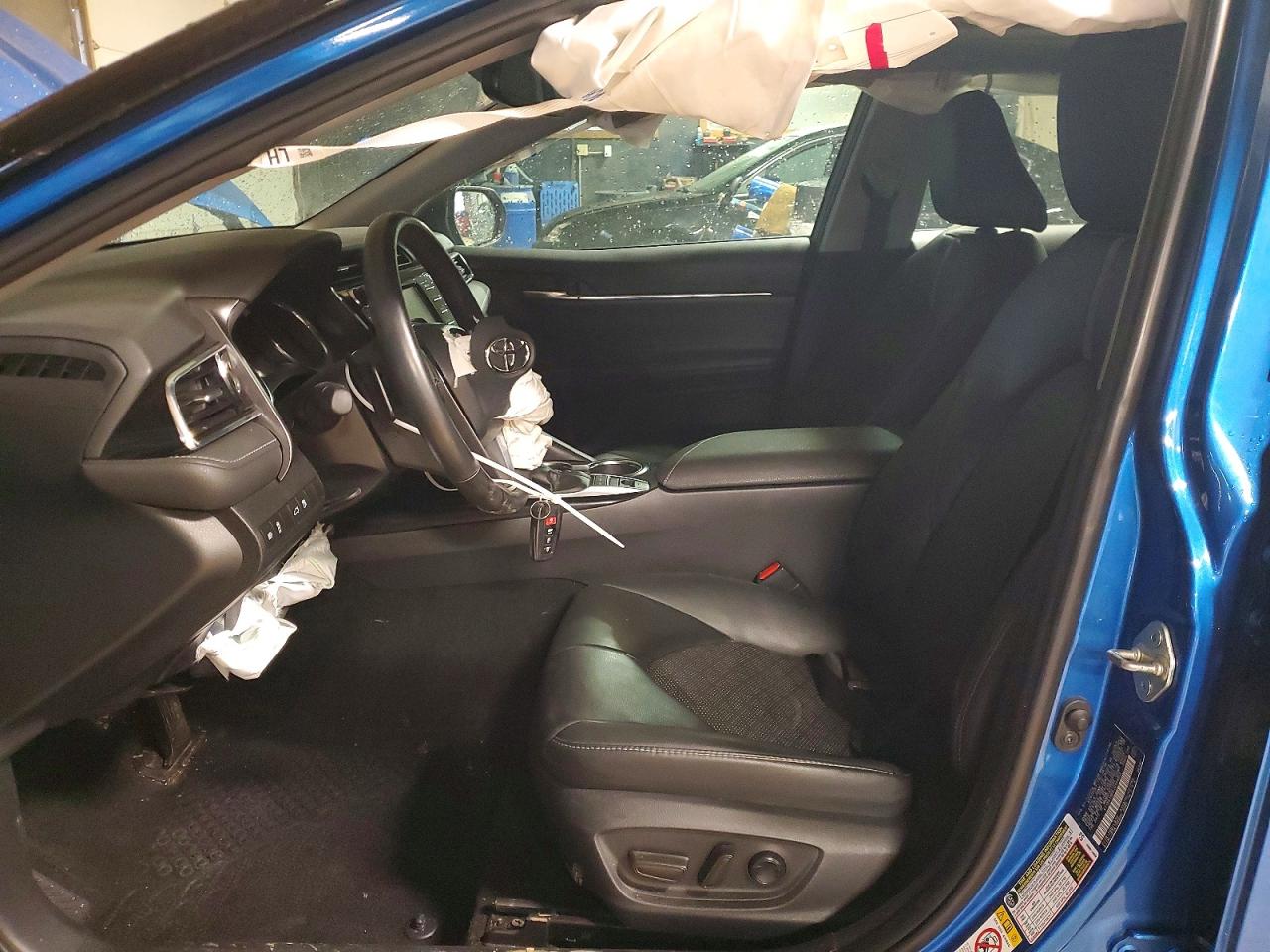 2018 TOYOTA CAMRY XSE photo 13