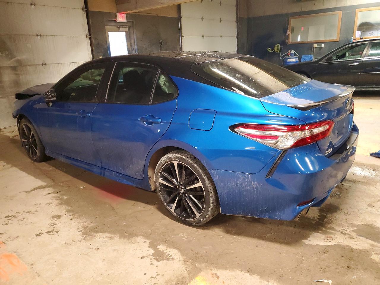 2018 TOYOTA CAMRY XSE photo 3