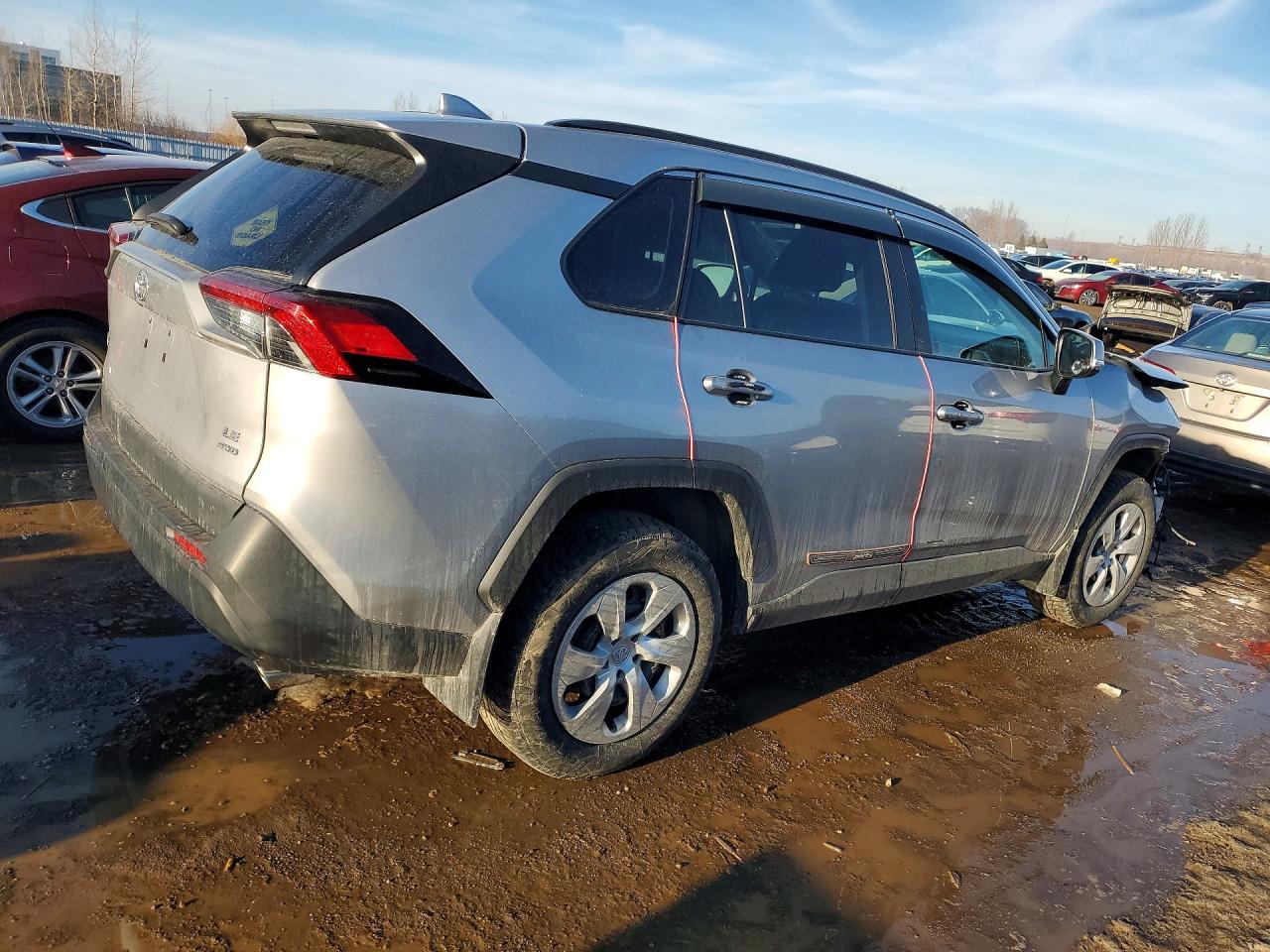 2021 TOYOTA RAV4 LE photo 3