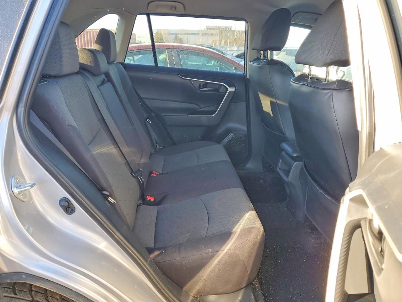 2021 TOYOTA RAV4 LE photo 11