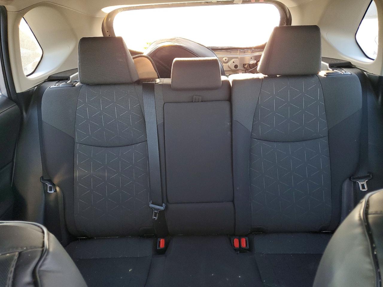 2021 TOYOTA RAV4 LE photo 10