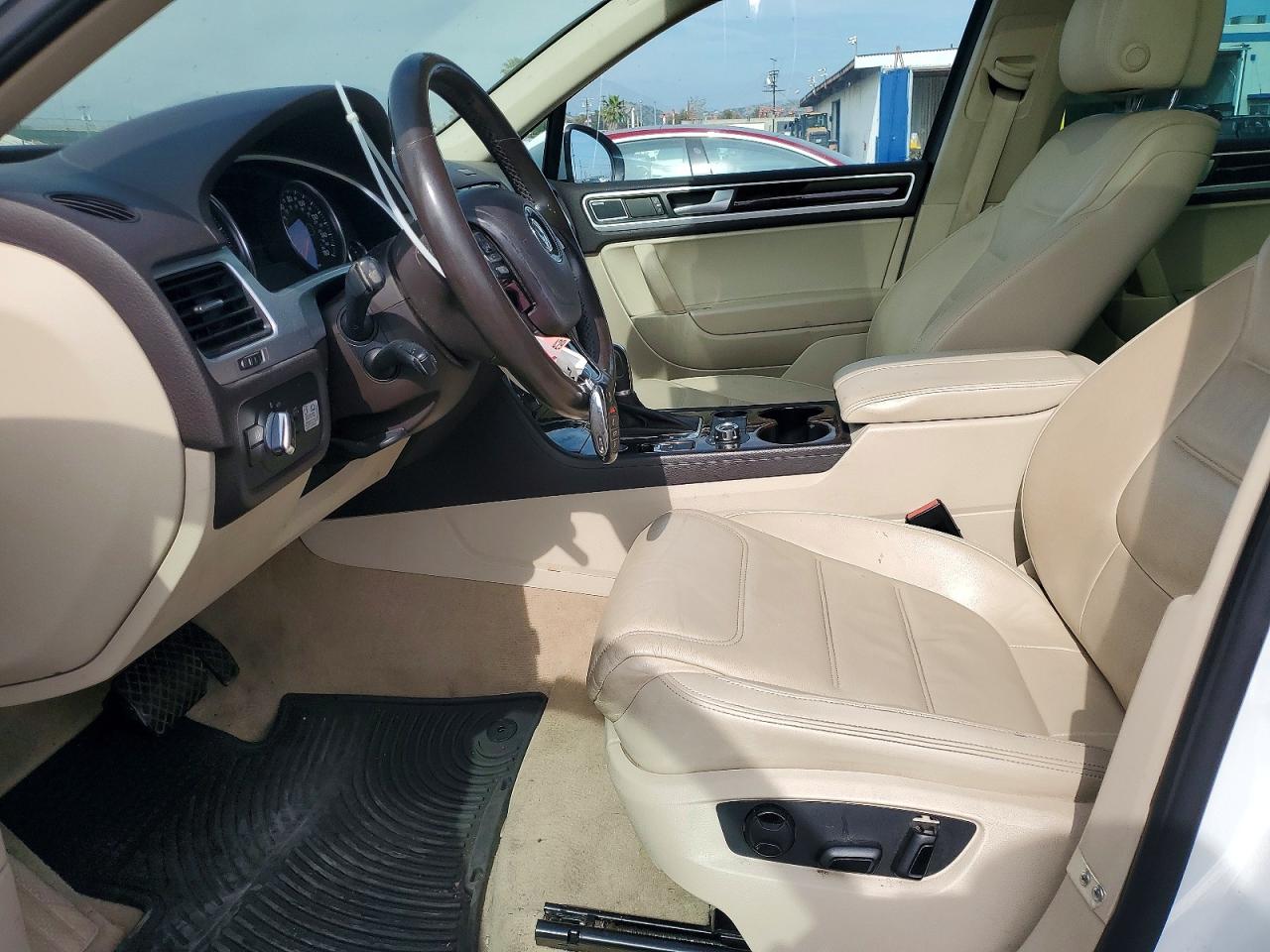 2014 VOLKSWAGEN TOUAREG V6 TDI photo 7