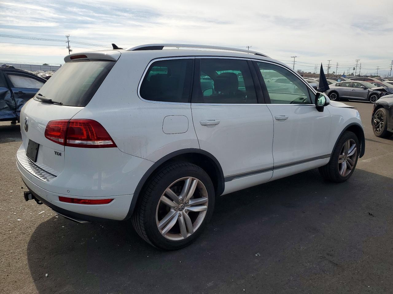 2014 VOLKSWAGEN TOUAREG V6 TDI photo 3