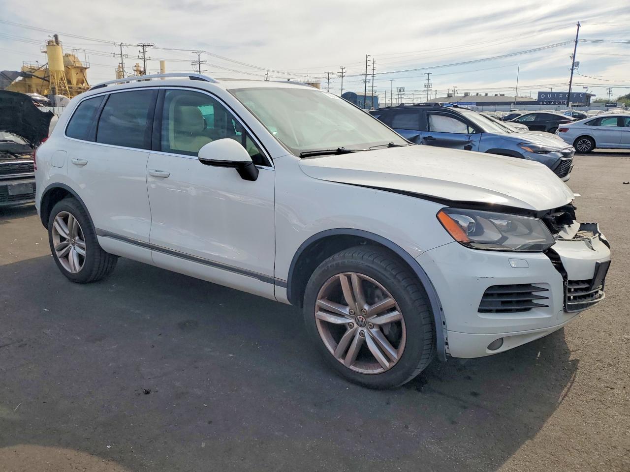 2014 VOLKSWAGEN TOUAREG V6 TDI photo 4
