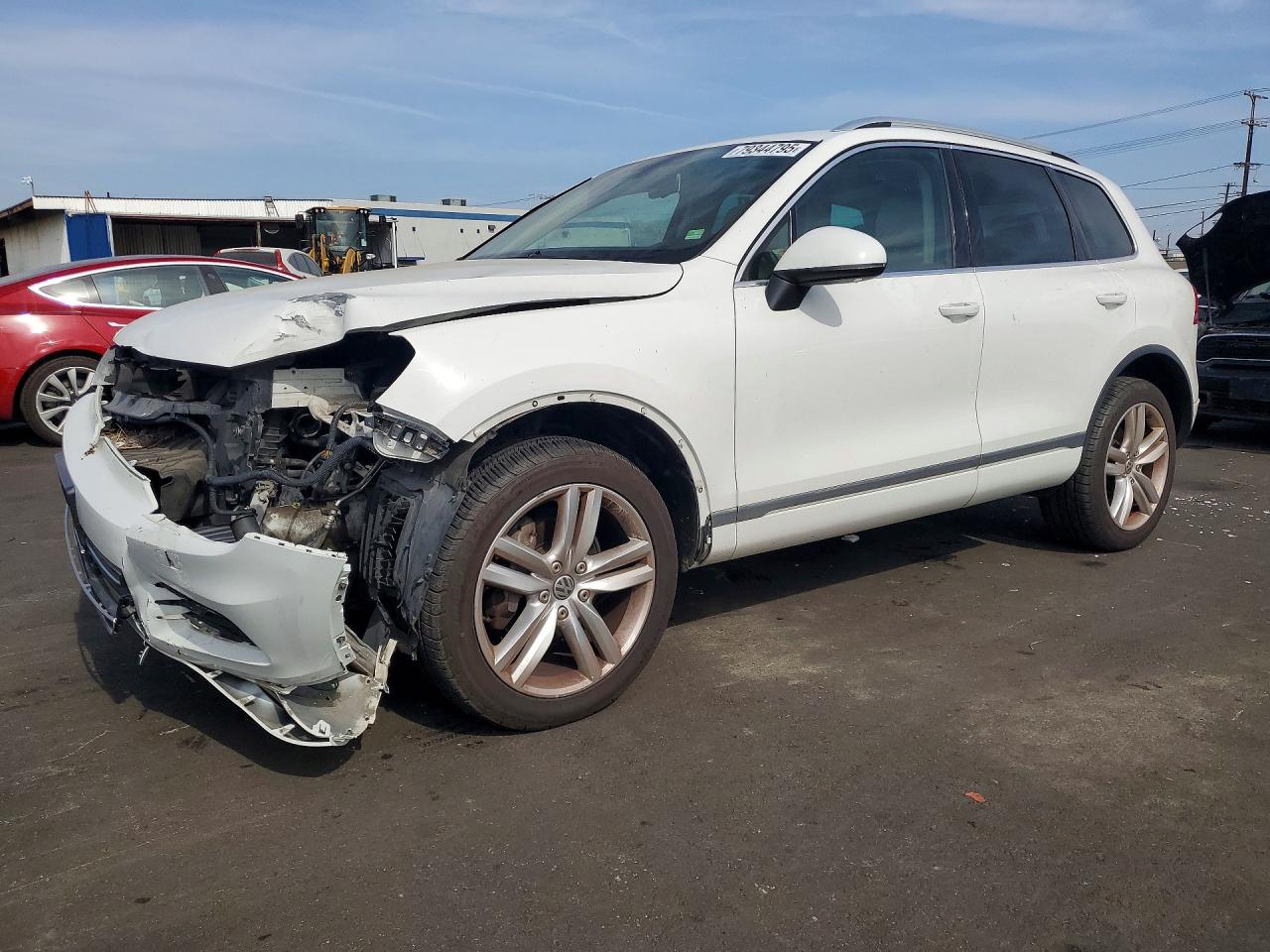 2014 VOLKSWAGEN TOUAREG