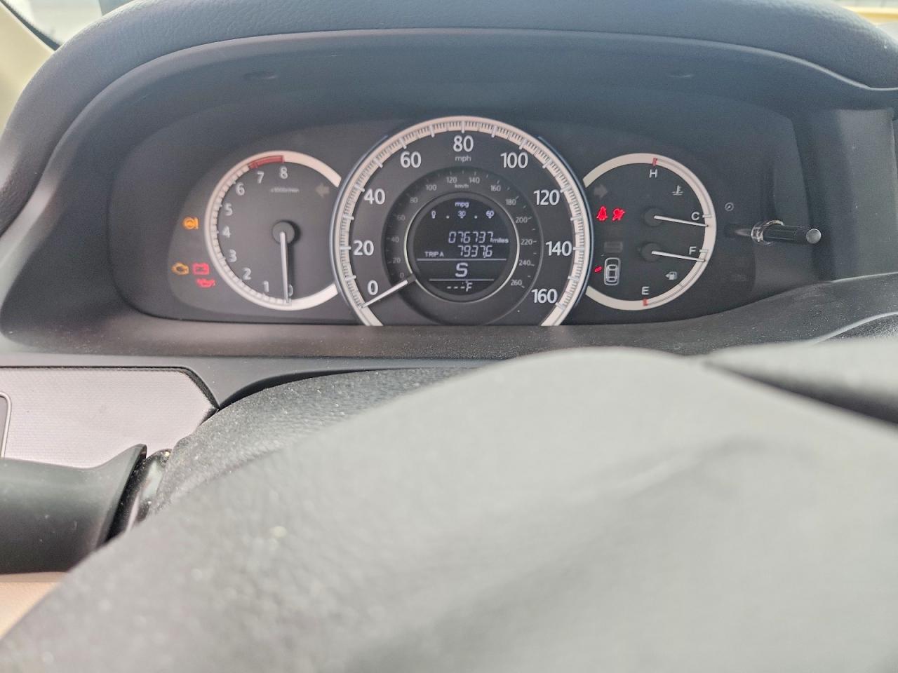 2013 HONDA ACCORD LX photo 17