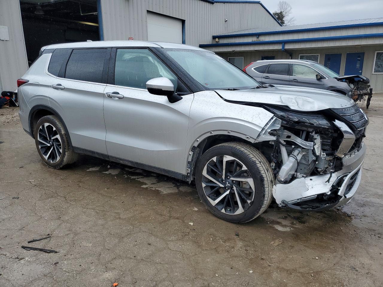 2024 MITSUBISHI OUTLANDER SE photo 10